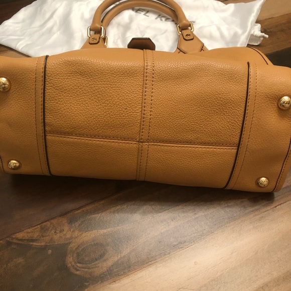 Michael Kors soft leather camel color handbag - Picture 8 of 9